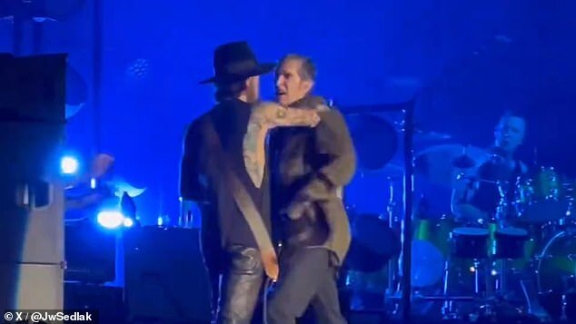 Lead Singer of Jane’s Addiction Punches Guitarist Mid-Performance, Concert Abruptly Ends