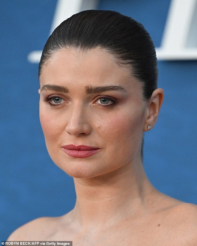 Eve Hewson Shines in Pink Bow Dress at Hollywood Premiere of Netflix’s *The Perfect Couple*