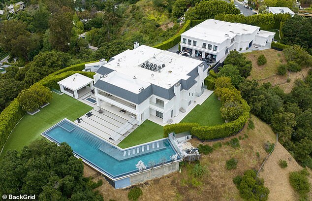 Jennifer Lopez Explores Beverly Hills Mansions During Ben Affleck Divorce Mediation