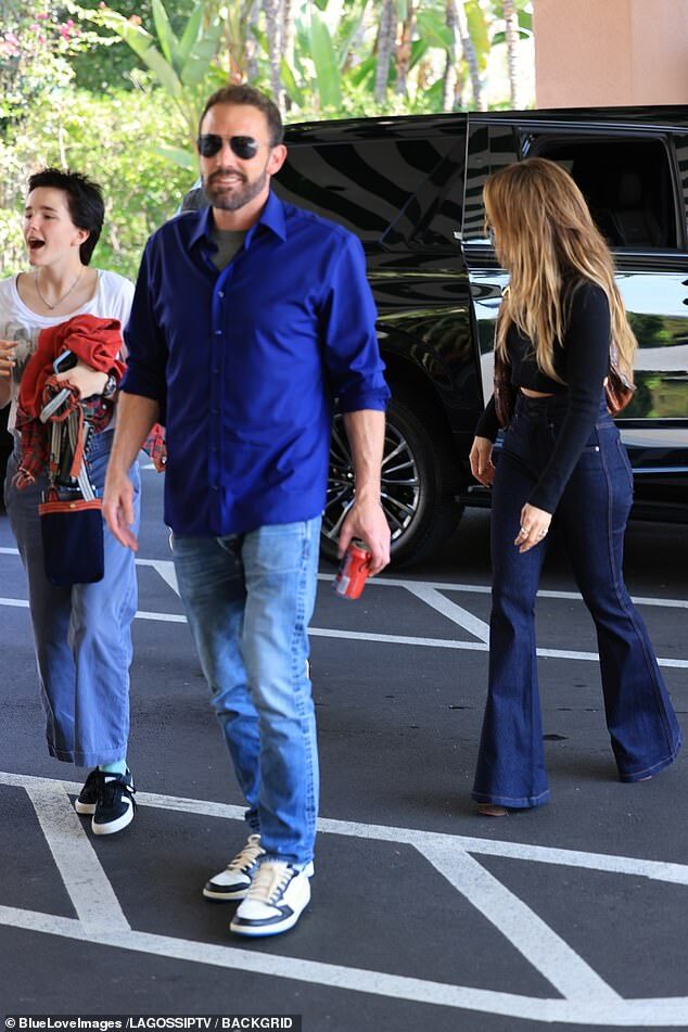 Ben Affleck and Jennifer Lopez Engage in Tense Reunion at Beverly Hills Hotel Amid Divorce