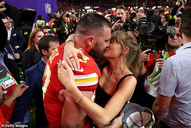 "Taylor Swift Supports Travis Kelce at NFL Opener Amid Breakup Rumors"