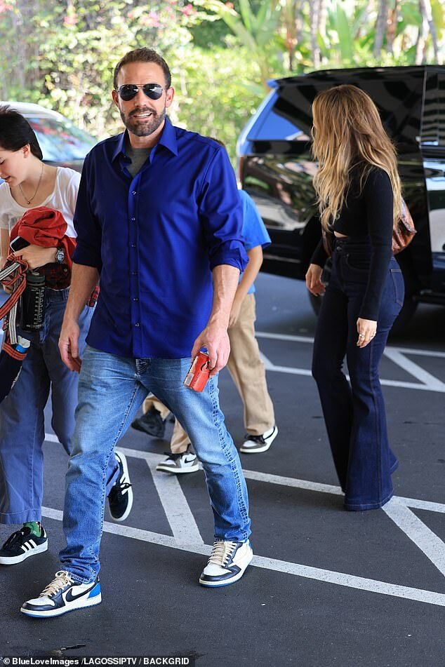 Ben Affleck and Jennifer Lopez Engage in Tense Reunion at Beverly Hills Hotel Amid Divorce