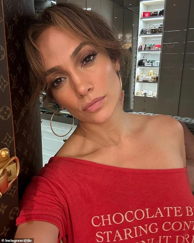 Jennifer Lopez Shares Provocative Selfie Amid Divorce Rumors and Affectionate Ex Ben Affleck