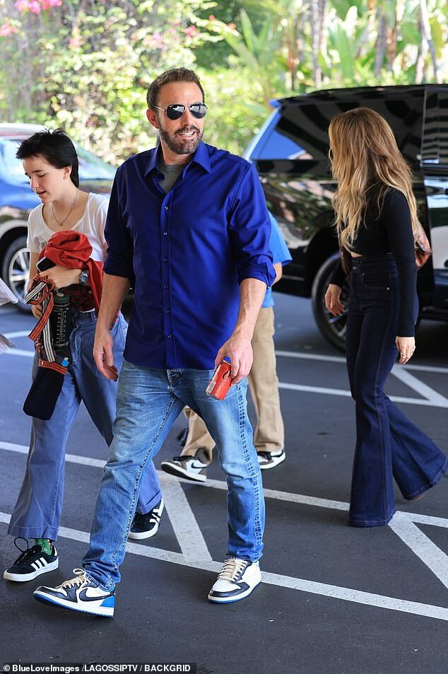 Ben Affleck and Jennifer Lopez Engage in Tense Reunion at Beverly Hills Hotel Amid Divorce