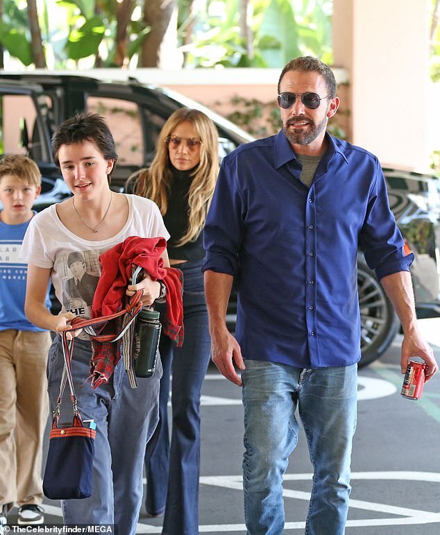 Jennifer Lopez and Ben Affleck Attend Kids’ Back-to-School Night in LA Amid Divorce Proceedings