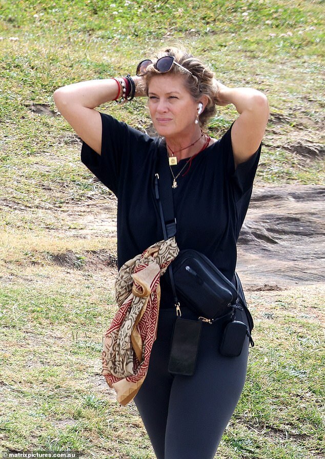 "Rachel Hunter Shines at 55 During Bondi to Bronte Walk After Family Reunion"