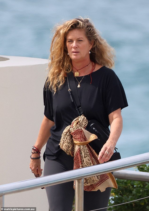 "Rachel Hunter Shines at 55 During Bondi to Bronte Walk After Family Reunion"