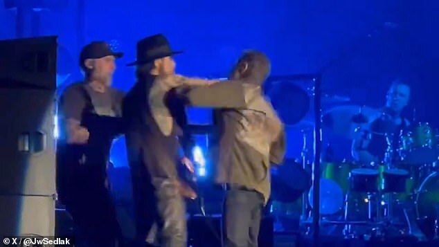 Lead Singer of Jane’s Addiction Punches Guitarist Mid-Performance, Concert Abruptly Ends