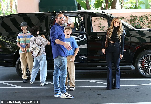 Ben Affleck and Jennifer Lopez Engage in Tense Reunion at Beverly Hills Hotel Amid Divorce