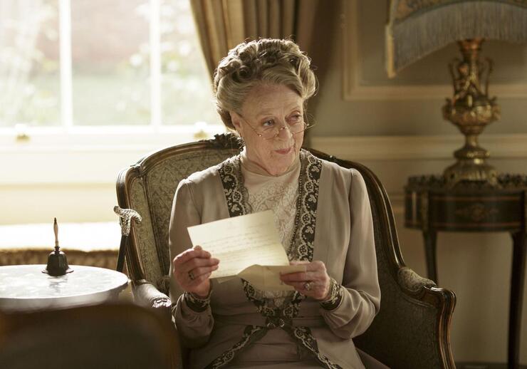 Dame Maggie Smith, Iconic Actress from Downton Abbey and Harry Potter, Passes Away at 89