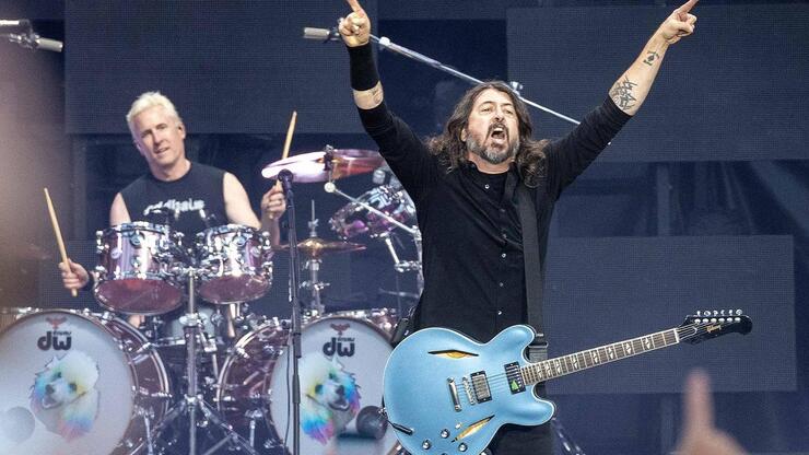 Aussie Fans Speculate on Dave Grohl's Love Child and Mother's Possible Identity