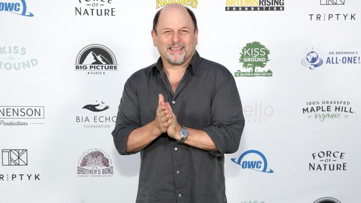 Jason Alexander Embraces Stand-Up Comedy in Australia While Reflecting on Cultural Connections