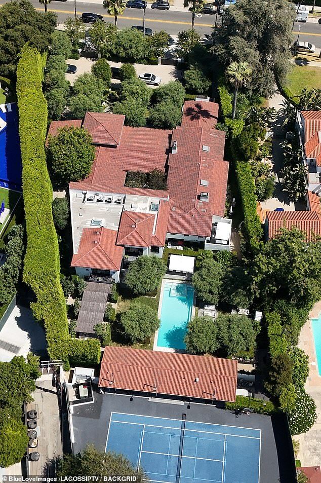 Jennifer Lopez Explores Beverly Hills Mansions During Ben Affleck Divorce Mediation