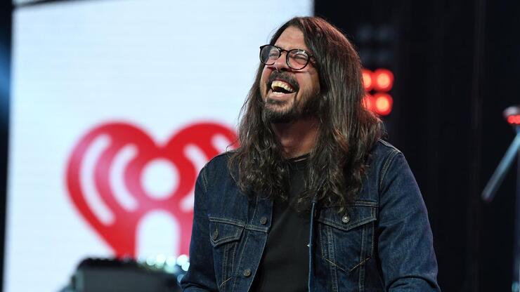 Aussie Fans Speculate on Dave Grohl's Love Child and Mother's Possible Identity