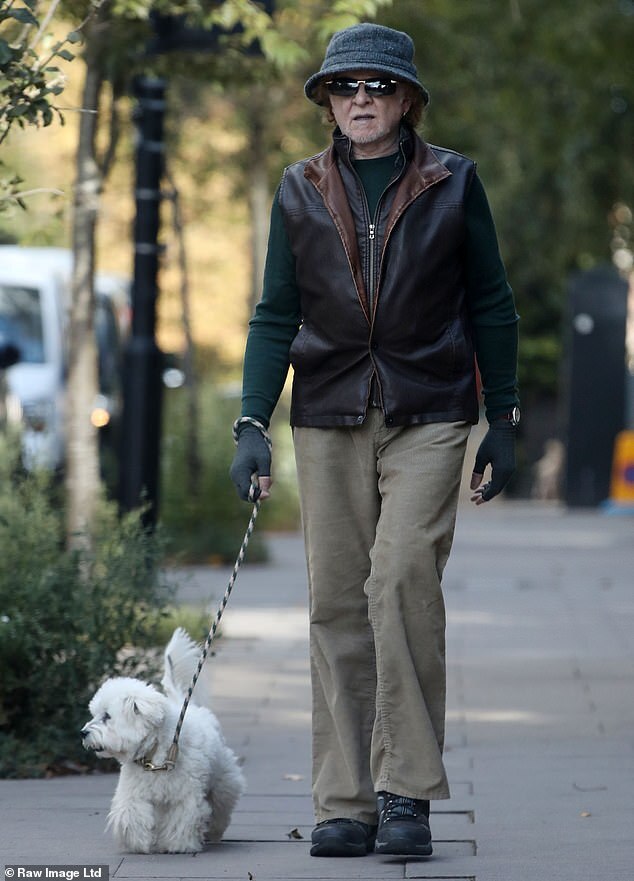 Mick Hucknall Spotted Walking His Dog in London, Unrecognizable Before 40th Anniversary Tour