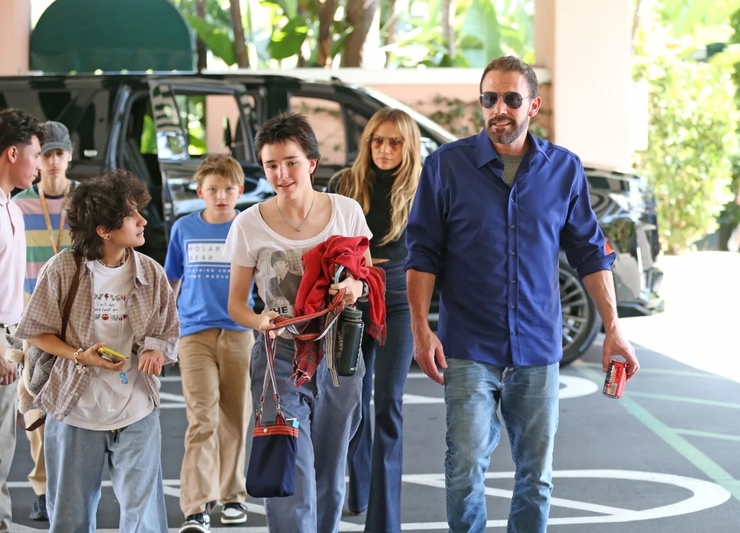 Jennifer Lopez and Ben Affleck Navigate Family Tensions During Divorce Amid Affectionate Reunion