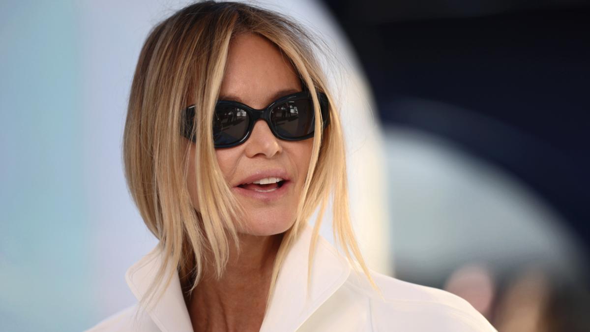 Elle Macpherson's Alternative Treatment Claims Draw Backlash from Breast Cancer Survivors