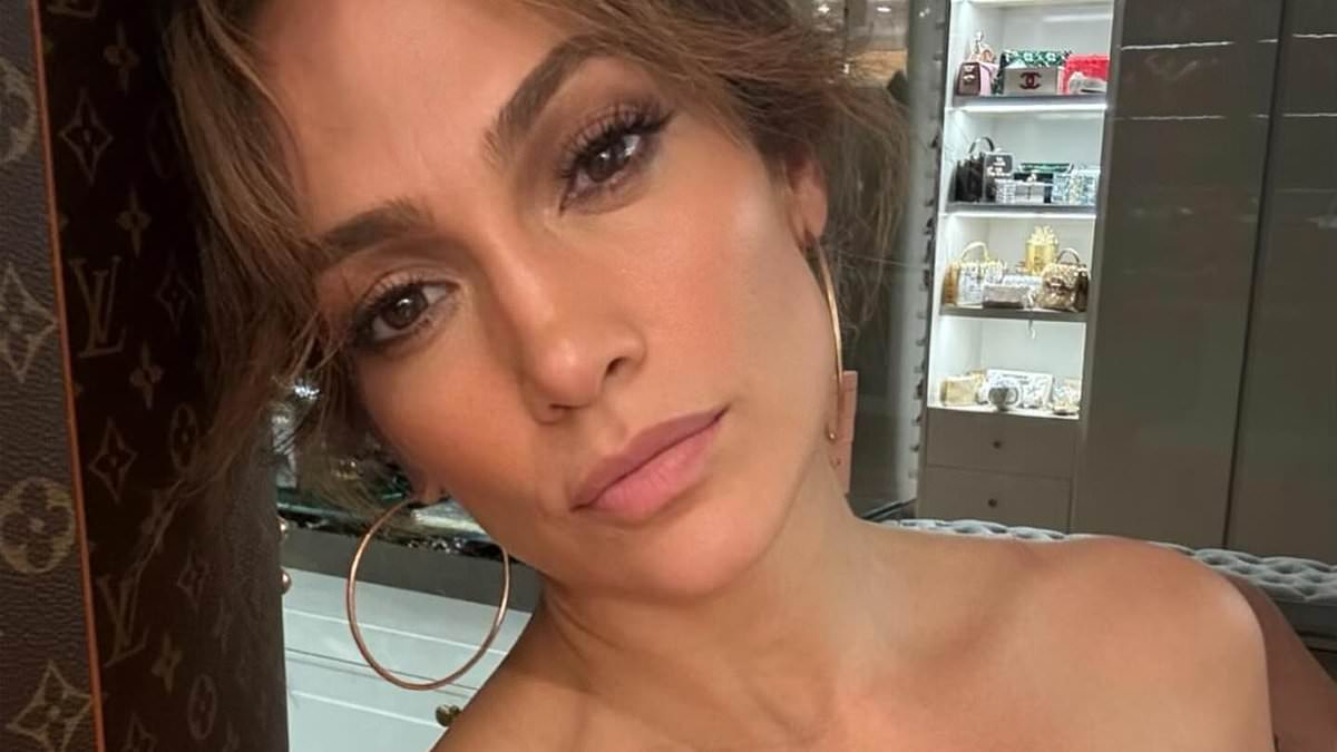 Jennifer Lopez Shares Provocative Selfie Amid Divorce Rumors and Affectionate Ex Ben Affleck