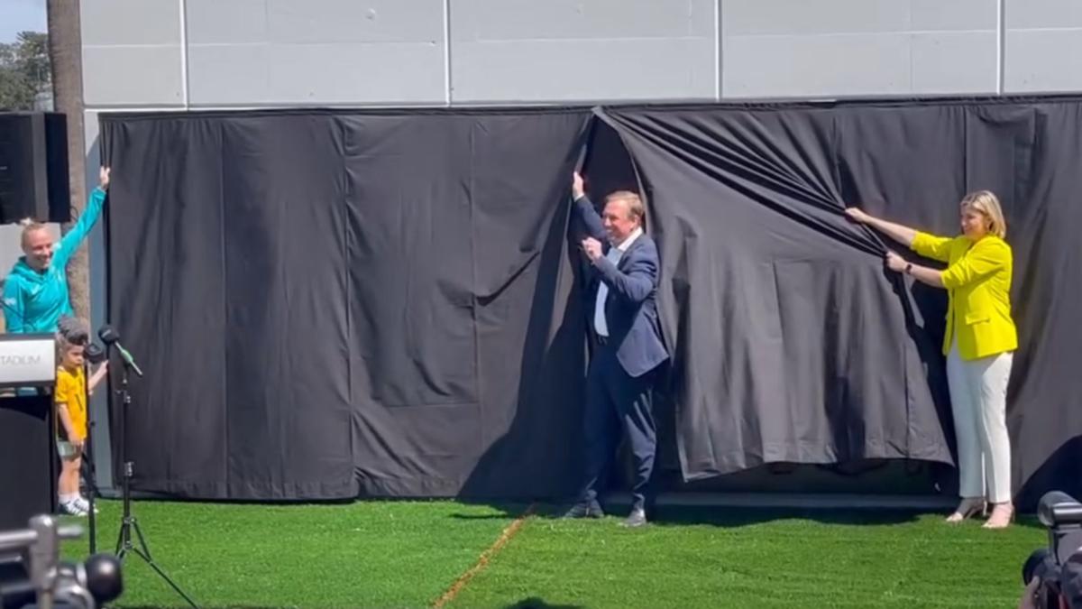 Matildas bronze plaque, instead of statue, unveiled outside Brisbane’s Suncorp Stadium after World Cup run | 7NEWS