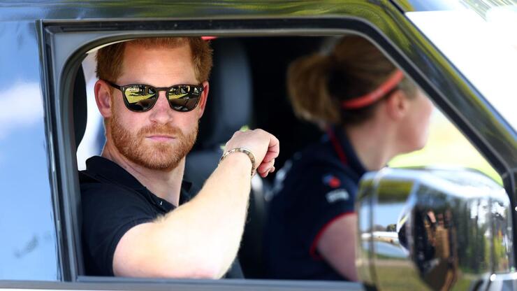 Prince Harry's Memoir Decision Shadows Queen Elizabeth II's Health Crisis, Claims Revealed