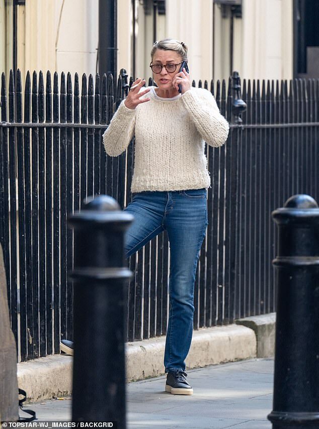 Robin Wright Spotted in London While Filming *The Girlfriend*, Unrecognizable with Cigarette