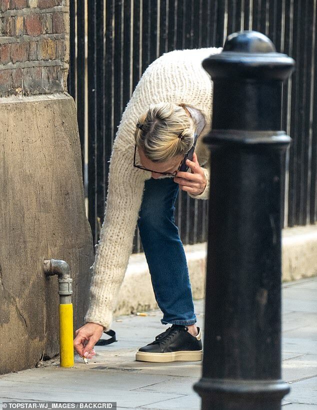 Robin Wright Spotted in London While Filming *The Girlfriend*, Unrecognizable with Cigarette