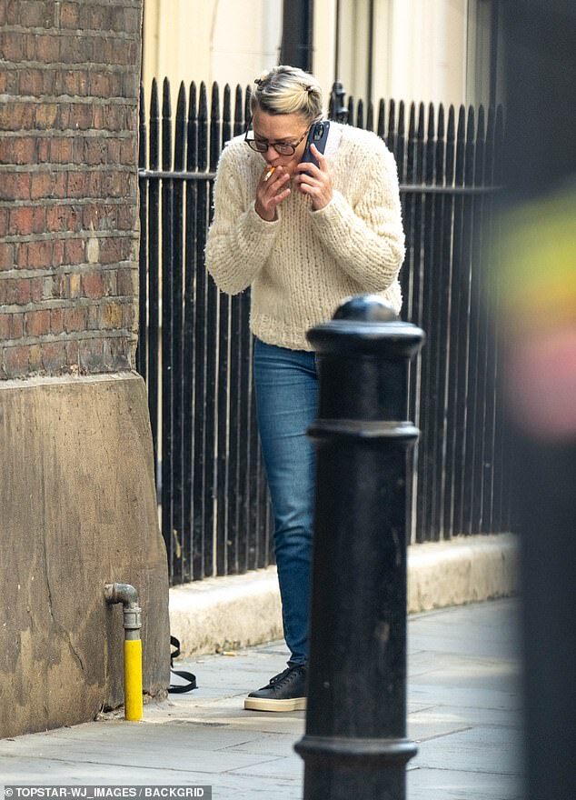 Robin Wright Spotted in London While Filming *The Girlfriend*, Unrecognizable with Cigarette