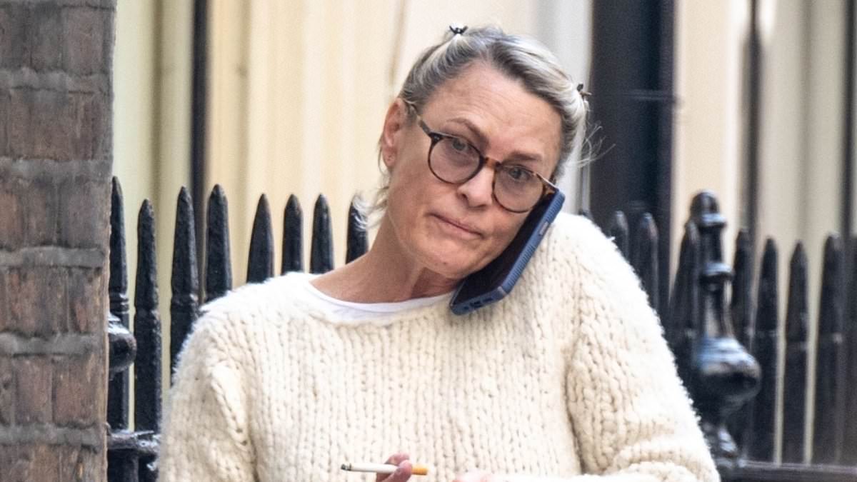 Robin Wright Spotted in London While Filming *The Girlfriend*, Unrecognizable with Cigarette