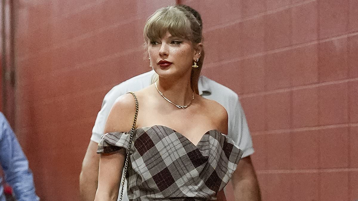 Taylor Swift and Travis Kelce Coordinate Plaid Fashion at Chiefs Game Amid Breakup Rumors