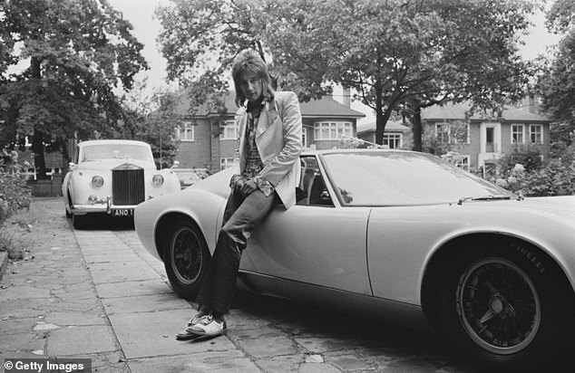 Rod Stewart Considers Selling Luxury Car Collection Due to Persistent Pothole Issues