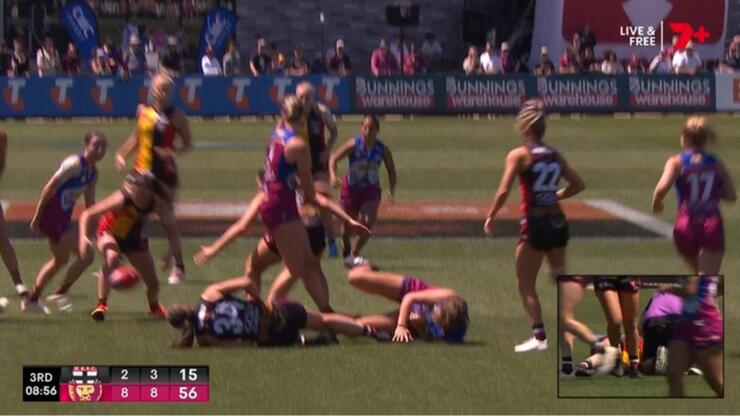 Simone Nalder Injured in Heavy Marking Contest Against Dakota Davidson in AFLW Clash