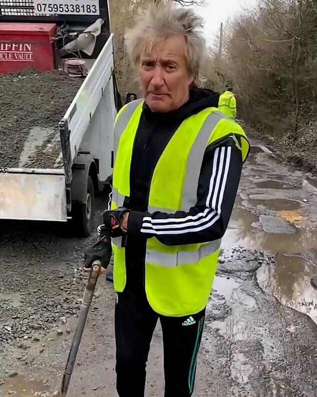 Rod Stewart Considers Selling Luxury Car Collection Due to Persistent Pothole Issues