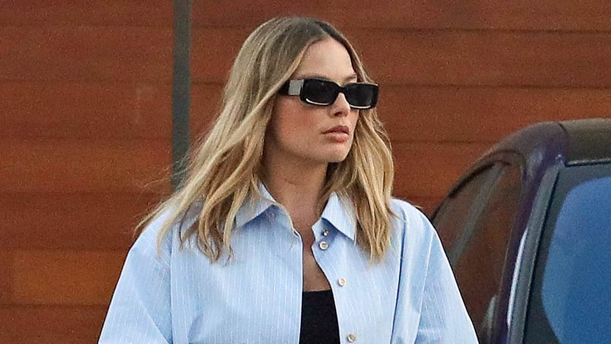 Margot Robbie Flaunts Midriff in Crop Top Following Recent Birth During LA Outing