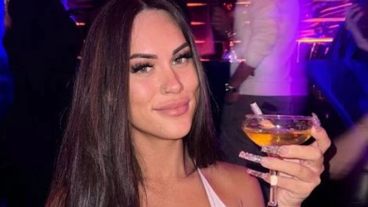 OnlyFans Star Kay Manuel Engages with 55 Graduates in 24 Hours, Aims for 1,000 by Schoolies End