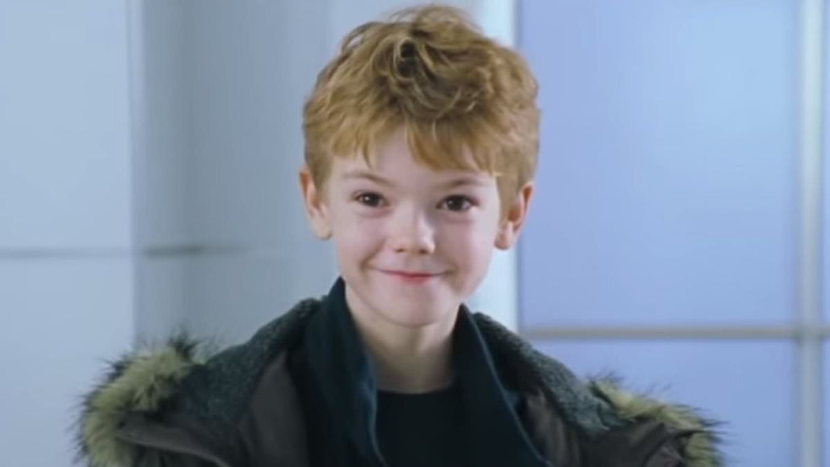 "Thomas Brodie-Sangster Reflects on Bullying from Jealous Peers Over Love Actually Fame"